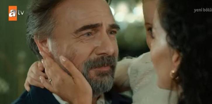 Kendisiyle dalga geçen dizi olarak bilinen Yasak Elma, başka kanaldaki dizinin tanıtımını yaptı! 7