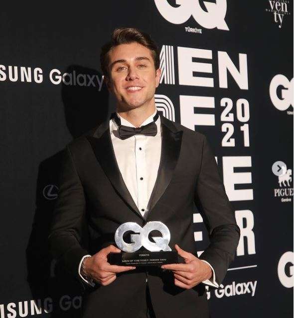 Onur Seyit Yaran, Kardeşlerim dizisiyle ödül keyfi yaşadı! 7