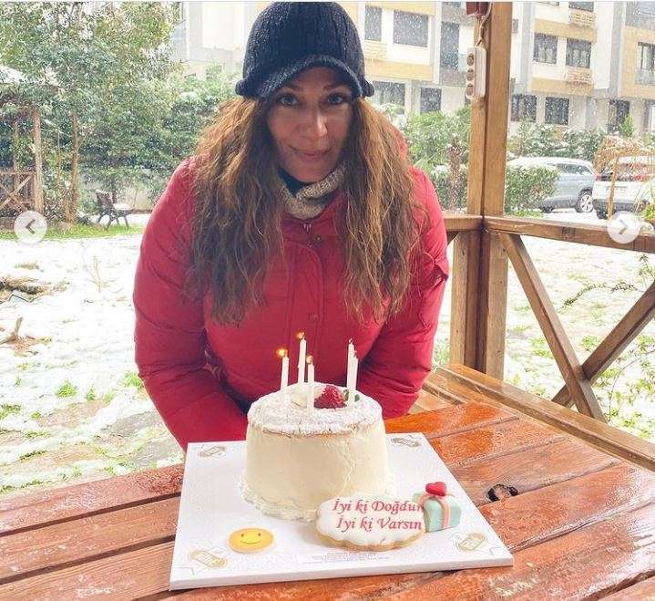 Özge Borak'ı yıllar sonra çok şaşırtan doğum günü sürprizi! 8