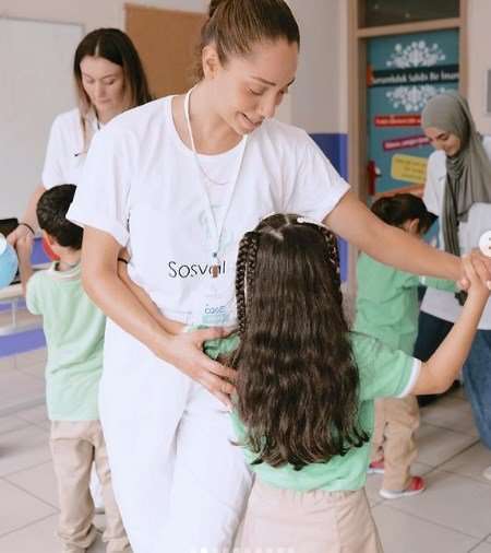 Oyuncu Özge Özacar geçici bir sürede olsa içinde ukde kalan bir mesleğe dönüş yaptı!.. 77 Oyuncu Özge Özacar geçici bir sürede olsa içinde ukde kalan bir mesleğe dönüş yaptı!.. 77