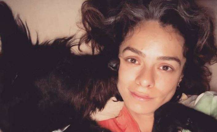 Anne olmaya hazırlanan ünlü oyuncu Özge Özpirinçci, doğumdan önce düğün yapacak mı? 11