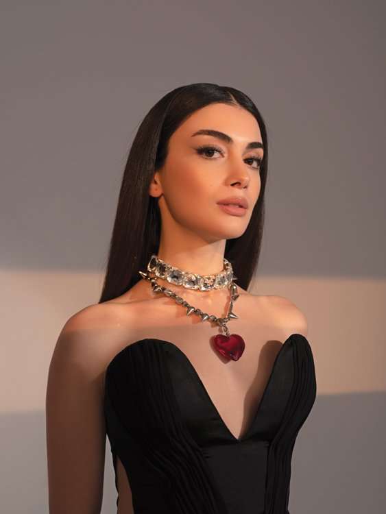 Gökberk Demirci'den ayrılan Özge Yağız, cüretkar pozlar verdi ama sınırını aşmadı! 10