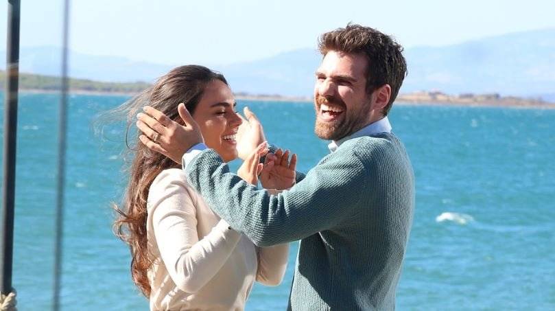 Üç Kız Kardeş dizisinde dram yükseliyor, set halleri ise insana neşe katıyor! 10