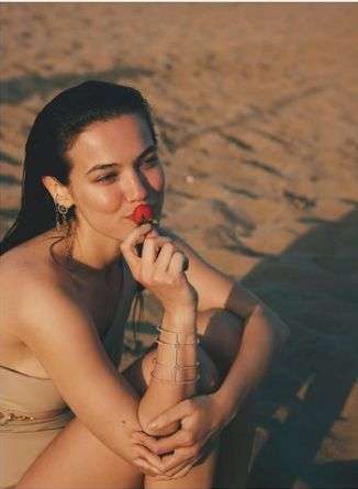 Pınar Deniz'in kardeşi sete geldi, ablasına gurur yaşattı! 9