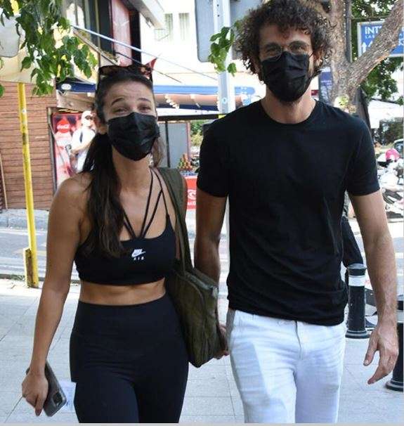 Ne büyük tesadüf! Aşk yaşayan Pınar Deniz ile Yiğit Kirazcı'nın dizi tercihleri de aynı oldu! 7