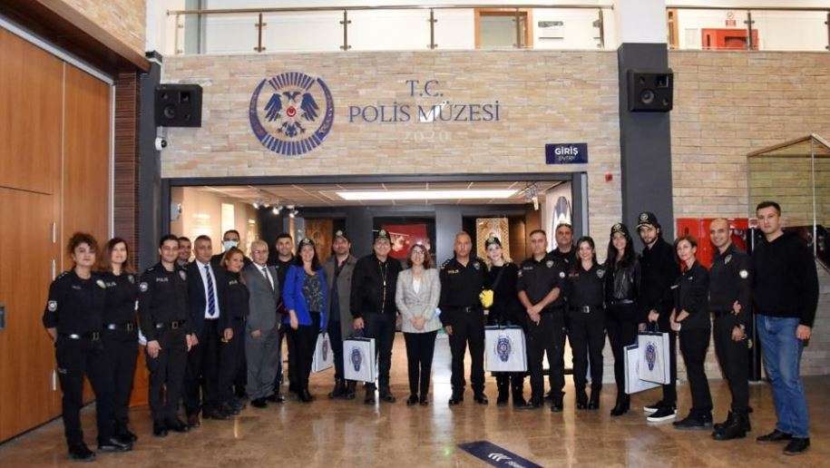 Arka Sokaklar dizi ekibinden çok anlamlı Polis Müzesi ziyareti! 7