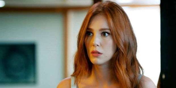 Hayranları büyük bir merakla bekliyor! Elçin Sangu geri mi dönüyor? 8 Hayranları büyük bir merakla bekliyor! Elçin Sangu geri mi dönüyor? 8
