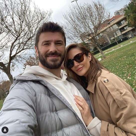 O Kız dizisiyle setlere geri dönen Rojda Demirer'in sevgilisiyle arasına özlem girdi!.. 7 O Kız dizisiyle setlere geri dönen Rojda Demirer'in sevgilisiyle arasına özlem girdi!.. 7