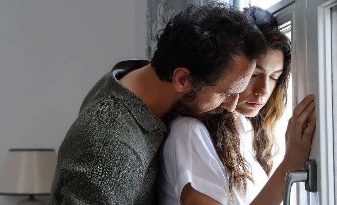 Saklı'nın yıldızları Hazar Ergüçlü ve Fırat Çelik'in partnerlik itirafları güldürdü!.. 7
