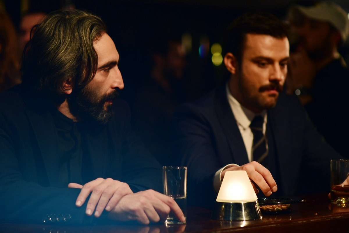 İşte Barış Arduç ve Gökçe Bahadır'ı buluşturan yeni diziden yeni bir müjde! 8