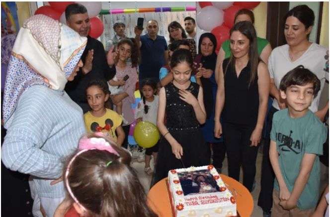 Tuba Büyüküstün’e Şanlıurfa’dan gelen doğum günü hediyesi gözleri yaşarttı! 7