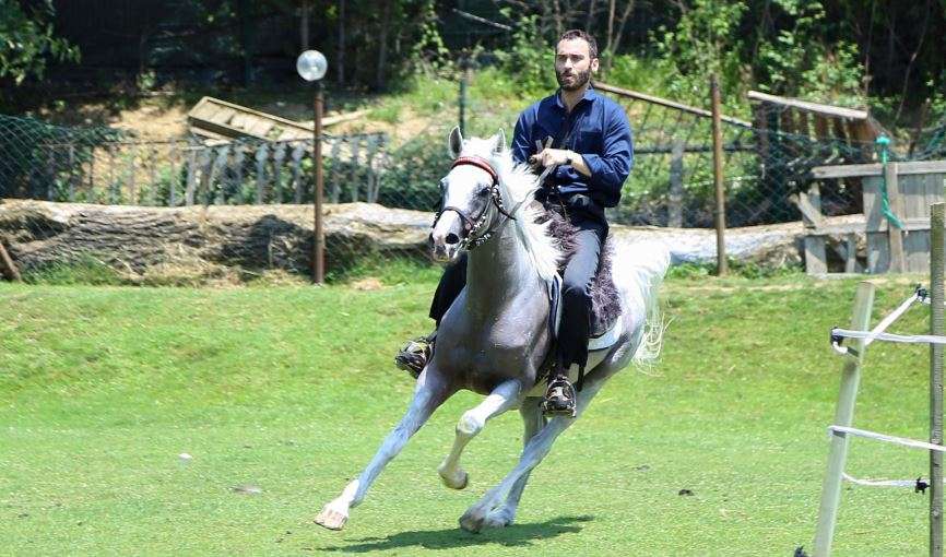 Seçkin Özdemir, Kuruluş Osman ile geliştirdiği bir yeteneğini Baş Belası'nda da kullandı! 9