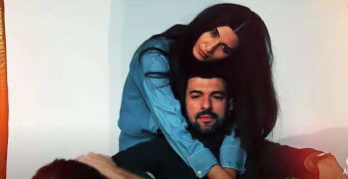 Tuba Büyüküstün ile Engin Akyürek'in bakışları bile farkını fark ettiriyor! 7