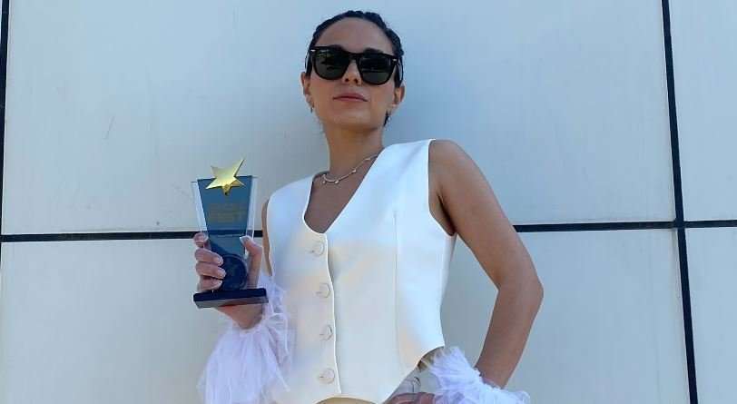 Selin Yeninci, üst üste iki ödül birden kazandı! 8 Selin Yeninci, üst üste iki ödül birden kazandı! 8