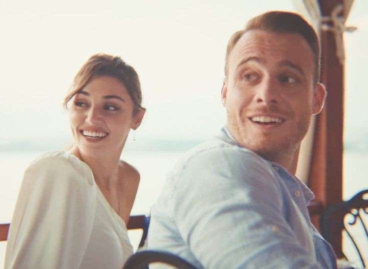 Hande Erçel ile aşk yaşayan Kerem Bürsin'den romantizm isyanı! 8 Hande Erçel ile aşk yaşayan Kerem Bürsin'den romantizm isyanı! 8