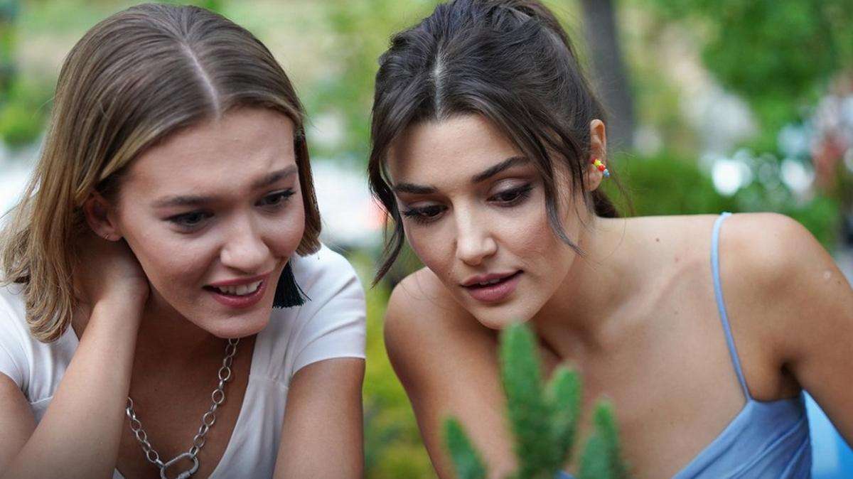 Hande Erçel'e, eski rol arkadaşı Melisa Döndel'den övgü dolu sözler!.. 7 Hande Erçel'e, eski rol arkadaşı Melisa Döndel'den övgü dolu sözler!.. 7