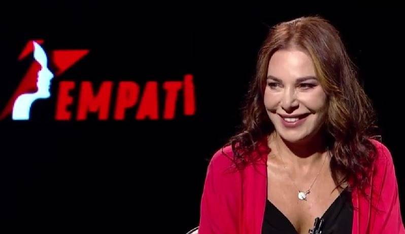 Unutulmaz dizi Avrupa Yakası'nın Fatoş'u Şenay Gürler anneanne olmanın heyecanı içinde! 7 Unutulmaz dizi Avrupa Yakası'nın Fatoş'u Şenay Gürler anneanne olmanın heyecanı içinde! 7