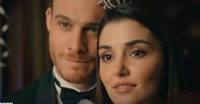 Şimdi kavganın sırası değil! Sen Çal Kapımı can çekişirken Hande Erçel ve Kerem Bürsin kavga mı ediyor? 7