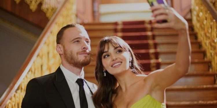 Kerem Bürsin'e sette doğum günü sürprizi! Hande Erçel ile beklenen foto geldi! 9