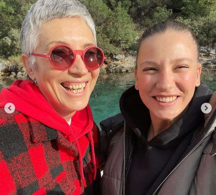 Serenay Sarıkaya'nın 2021 yılı ilk mesajında dikkat çeken detay! 7