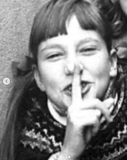 Serenay Sarıkaya'yı bile şaşırtan benzerlik! "Fotodaki ben değilim" dedi, kimse inanmadı! 8 Serenay Sarıkaya'yı bile şaşırtan benzerlik! "Fotodaki ben değilim" dedi, kimse inanmadı! 8