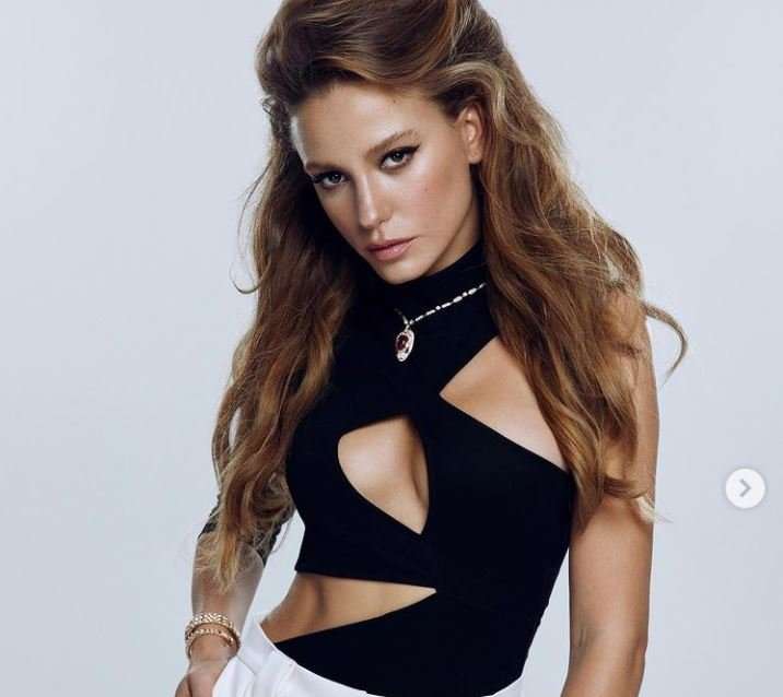 Serenay Sarıkaya’nın yeni projesi mi var? Hayranları bu haberi duyunca uçacak! 7