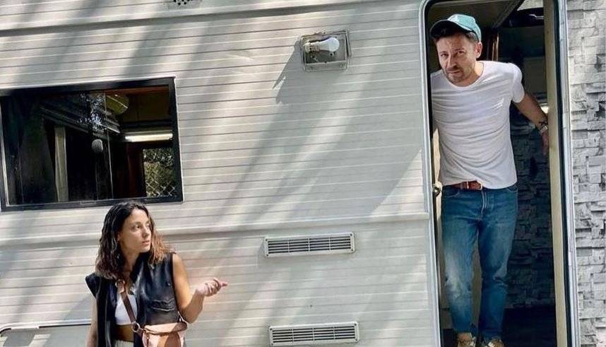 Cansu Tosun, Beni Sev filminde köy hayatını deneyimledi ama kendisine uymadı! 9 Cansu Tosun, Beni Sev filminde köy hayatını deneyimledi ama kendisine uymadı! 9