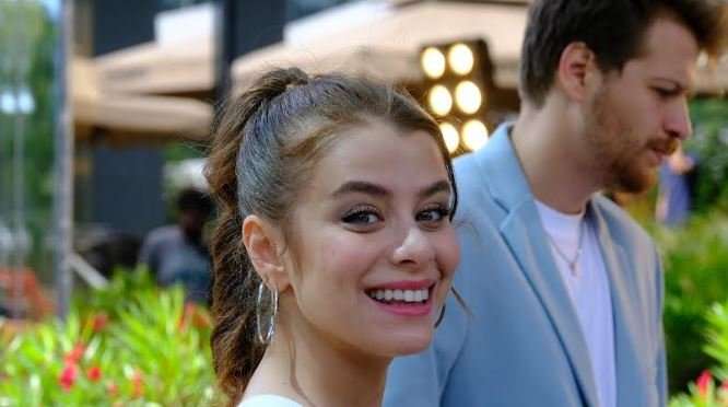 Seversin dizisinde Tolga ve Asya'nın nişanlanması heyecanı artıracak! 8