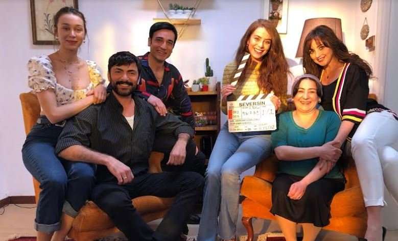 İlayda Alişan ve Burak Yörük’lü yaz dizisi Seversin sete çıktı! 7