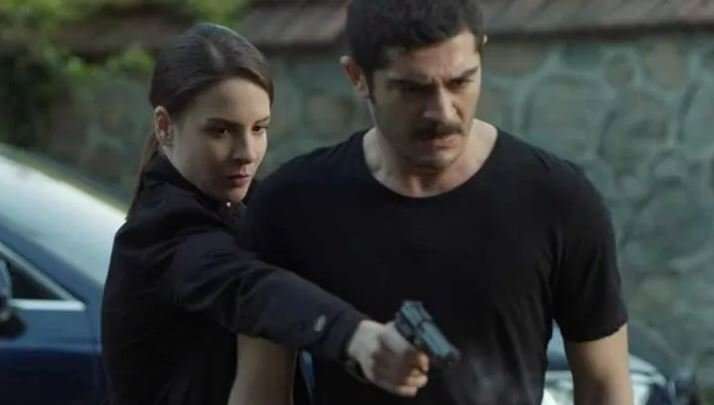 Burak Deniz ve Alina Boz'un başrolündeki Maraşlı dizisinin gizemli kadını Hilal yeniden ortaya çıktı! 7 Burak Deniz ve Alina Boz'un başrolündeki Maraşlı dizisinin gizemli kadını Hilal yeniden ortaya çıktı! 7