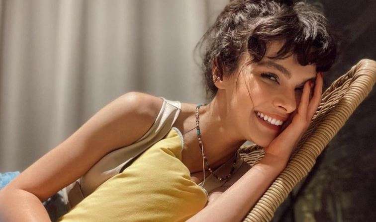 Mucize Doktor başarısından sonra Sinem Ünsal hayranları o haberi bekliyor! 17