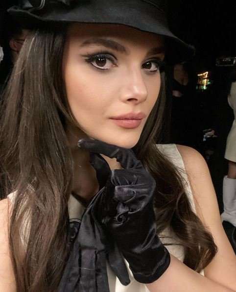 Sinem Ünsal, hayatta güçlü olmak için kadın dayanışmasının önemini ortaya koydu! 7 Sinem Ünsal, hayatta güçlü olmak için kadın dayanışmasının önemini ortaya koydu! 7