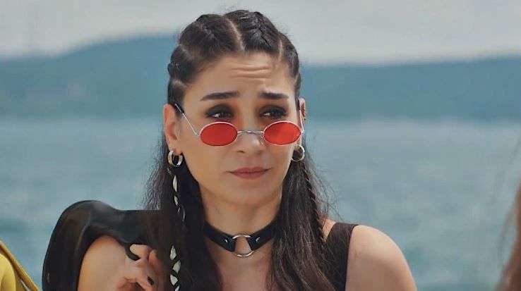 2021'de üç dizi, üçünde de ezber bozan bir Sitare Akbaş var! 8 2021'de üç dizi, üçünde de ezber bozan bir Sitare Akbaş var! 8