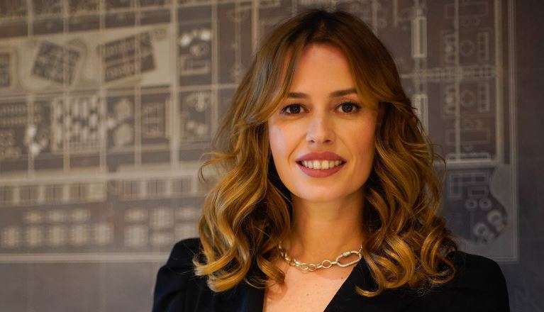 Sen Çal Kapımı dizisinde Sümeyra Koç, Mira karakteriyle sürpriz yaptı! 7
