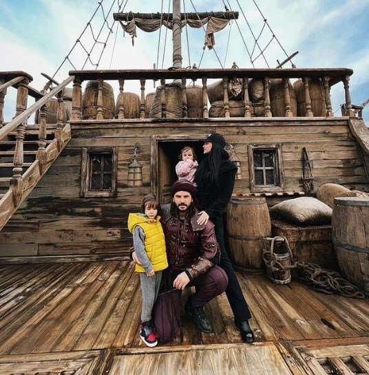 Tolgahan Sayışman'ın sette çok özel ziyaretçileri vardı!.. 7
