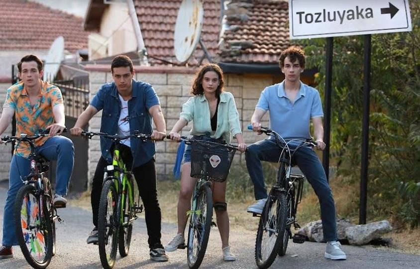 İsmi de hikayesi de akıllara kazınacak! Fox TV'den yeni bir gençlik dizisi geliyor: Tozlu Yaka 7