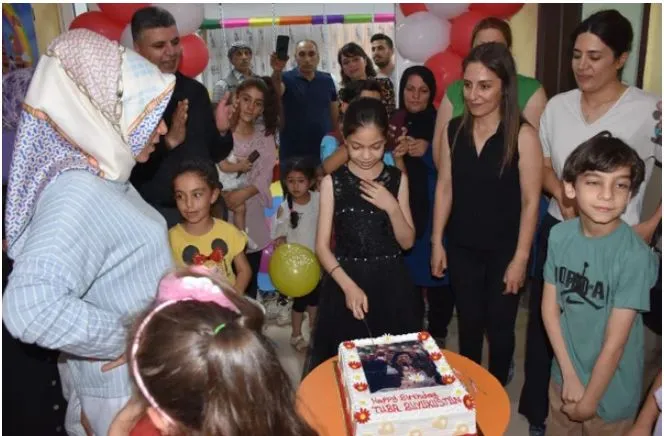 Tuba Büyüküstün'e en anlamlı doğum günü hediyesi bakın nereden geldi? 7 Tuba Büyüküstün'e en anlamlı doğum günü hediyesi bakın nereden geldi? 7