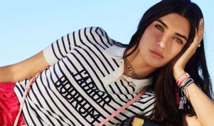 Reklam filminde rol alan Tuba Büyüküstün ateşi Rusların kalbini ısıtacak! 9