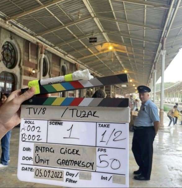 Bensu Soral ile Akın Akınözü'nün başrolünde yer aldığı Tuzak dizisinin sırları ortaya döküldü! 9