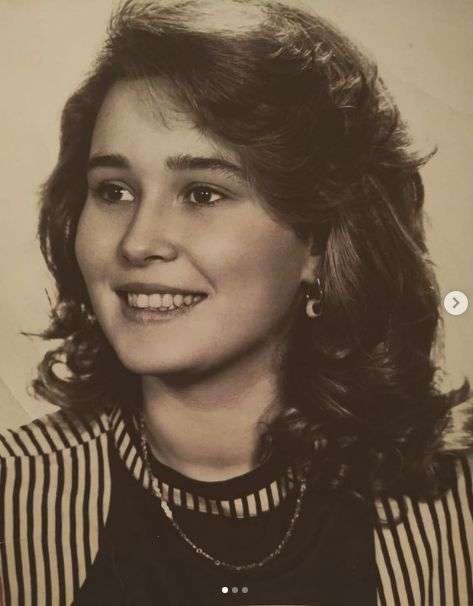 Ünlü oyuncu Uraz Kaygılaroğlu'nun annesinin güzelliğini görenler hayran kaldı!.. 72 Ünlü oyuncu Uraz Kaygılaroğlu'nun annesinin güzelliğini görenler hayran kaldı!.. 72