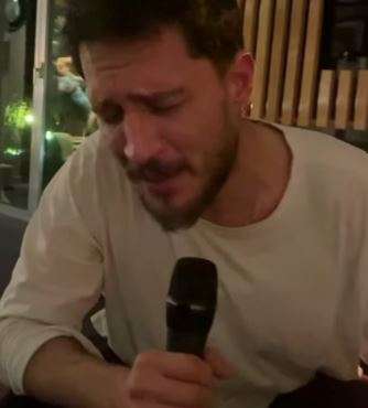 İlginç bir şeyler oluyor! Ezgi Mola, Uraz Kaygılaroğlu ve Bülent Şakrak, Cem Yılmaz'ın evinde buluştu! 10