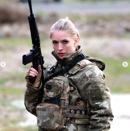 Yasemin Kay Allen, Tomris Albay karakterinin kendisine gelişinin ilginç hikayesini anlattı!.. 9 Yasemin Kay Allen, Tomris Albay karakterinin kendisine gelişinin ilginç hikayesini anlattı!.. 9