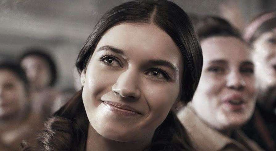 Çağatay Ulusoy, Afra Saraçoğlu ve Selin Şekerci sizi 1960'lar Türkiye'sine götürüyor! 8 Çağatay Ulusoy, Afra Saraçoğlu ve Selin Şekerci sizi 1960'lar Türkiye'sine götürüyor! 8