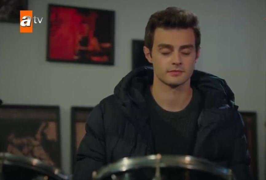 Yiğit Koçak'ın müzik yeteneğini dizide kullanmayı kim düşündü? 7