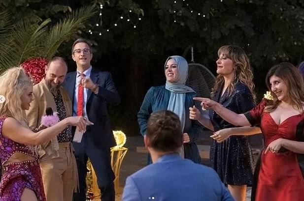 Ama ne kadro, ne eğlence! İşte Gülse Birsel'in 2022'nin sonuna damgasını vuracak filmi 'Yılbaşı Gecesi'nden ilk görüntüler... 9 Ama ne kadro, ne eğlence! İşte Gülse Birsel'in 2022'nin sonuna damgasını vuracak filmi 'Yılbaşı Gecesi'nden ilk görüntüler... 9