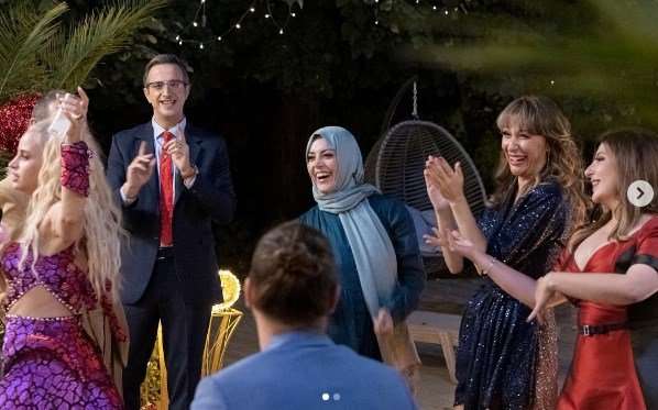 Geliyor geliyor!.. Gülse Birsel'in yeni filmi Yılbaşı Gecesi'nin ayak sesleri duyuldu! 7
