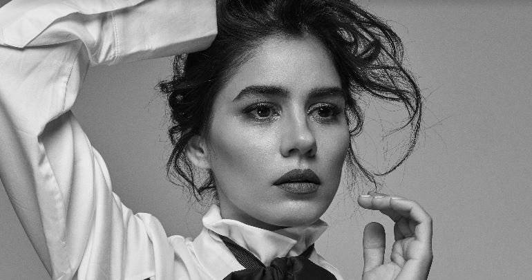 Komedi rollerini unutun, Zeynep Çamcı dram dizisiyle şaşkınlık yaşatacak! 7 Komedi rollerini unutun, Zeynep Çamcı dram dizisiyle şaşkınlık yaşatacak! 7