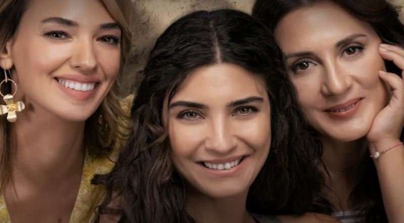 Şarkıcı Demet Akalın'ın Tuba Büyüküstün yorumu oyuncunun hayranlarını çileden çıkardı!.. 8