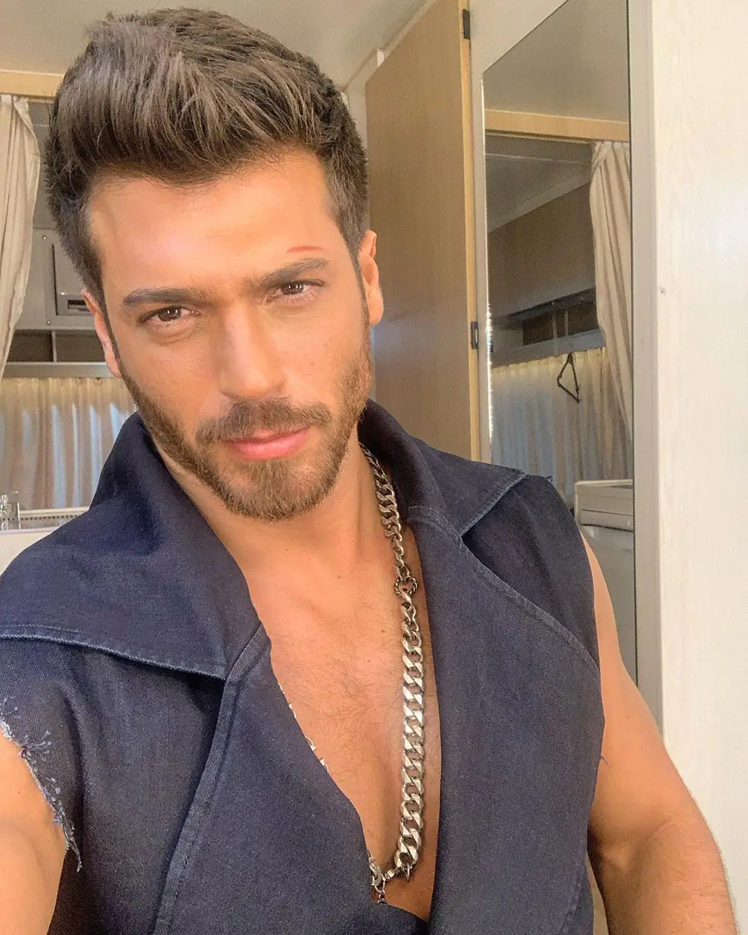 Can Yaman ile Demet Özdemir sosyal medyada ortak noktada buluştu! 8