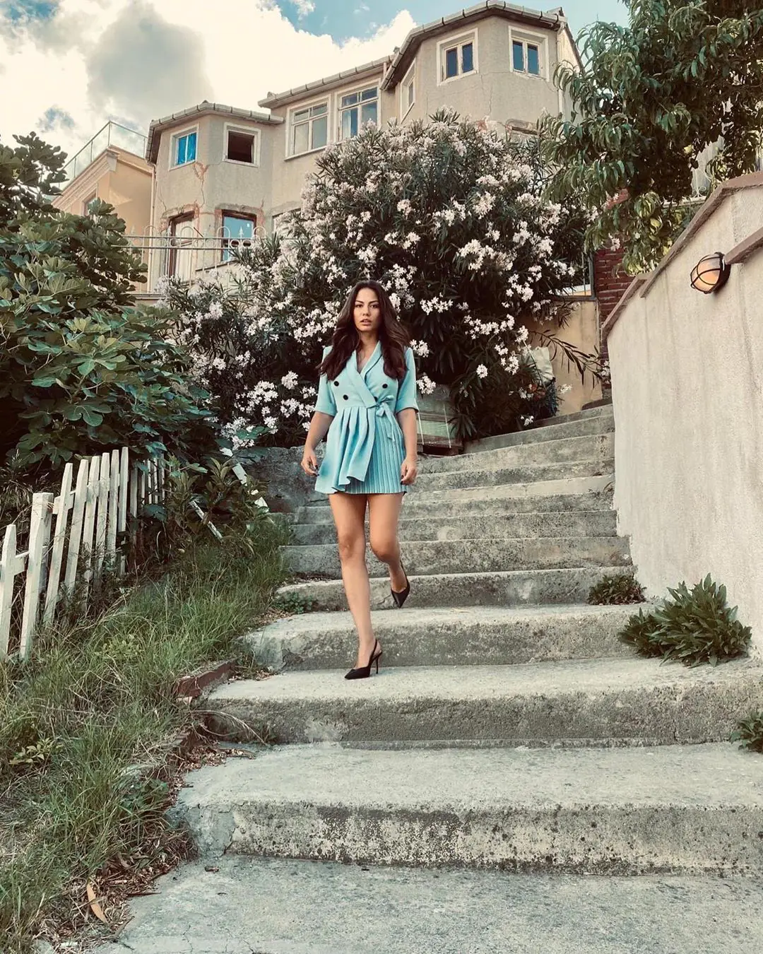 Demet Özdemir'in hayranları bu fotoğrafa fena düştü! 7 Demet Özdemir'in hayranları bu fotoğrafa fena düştü! 7